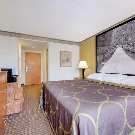 Super 8 By Wyndham Allentown-2
