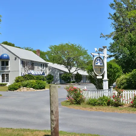Captains Quarters Motel & Conference Center-2