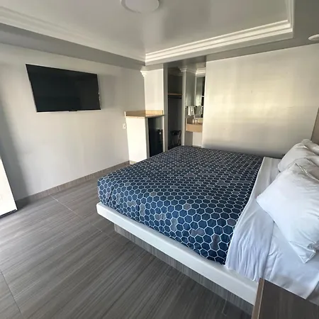 Hometown Inn-2