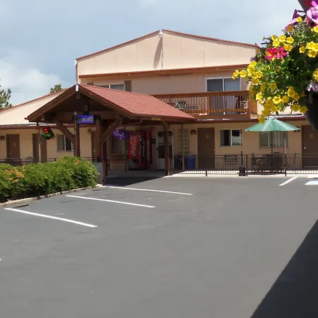 Kinnikinnik Motor Lodge-3