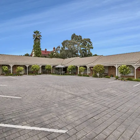 Golden Square Motor Inn-3