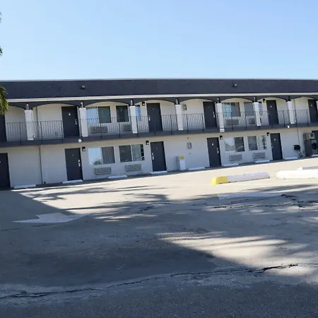 Value Inn Bellflower-3