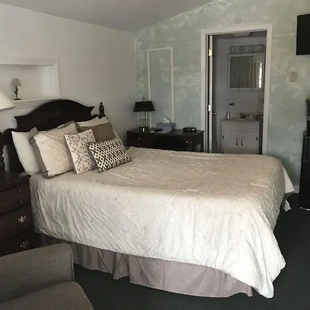 Longhouse Lodge Motel-3