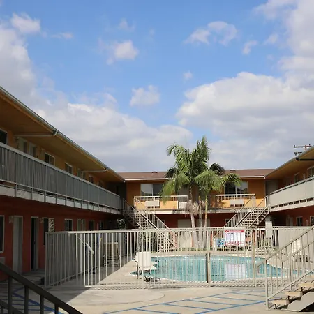 Chateau Inn & Suites-2