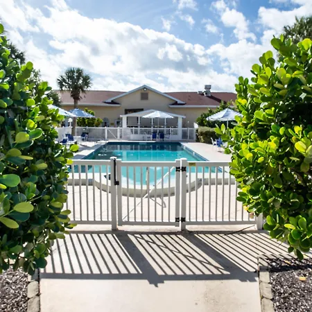 Island Sun Inn & Suites - Historic Venice & Beach Getaway-3