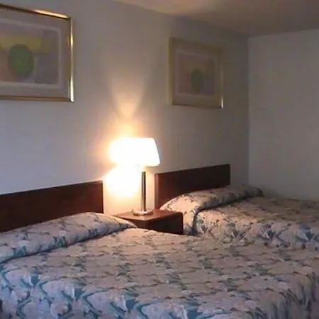Hometown Inn Galion-2
