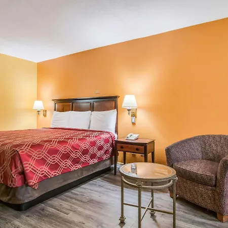 Econo Lodge At Six Flags-3