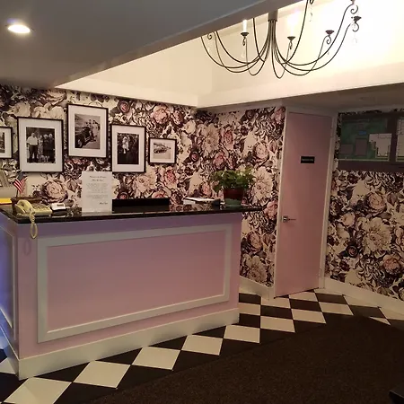 Simmons Motel And Suites-3