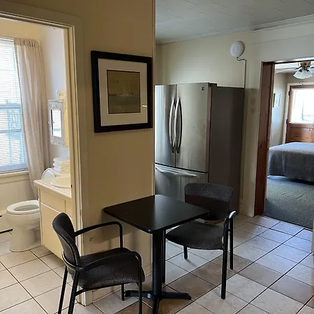 Simmons Motel And Suites-2