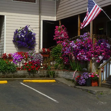 Tradewinds Motel-2