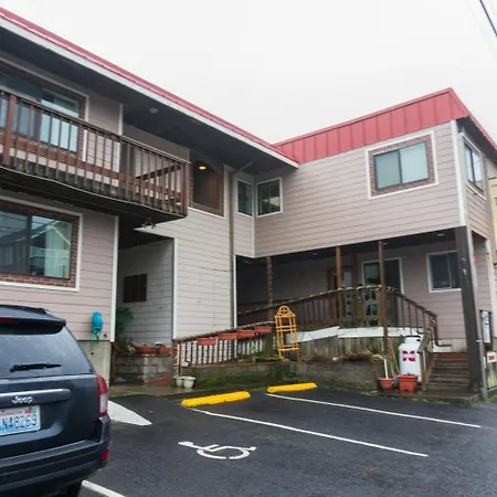 Tradewinds Motel-3