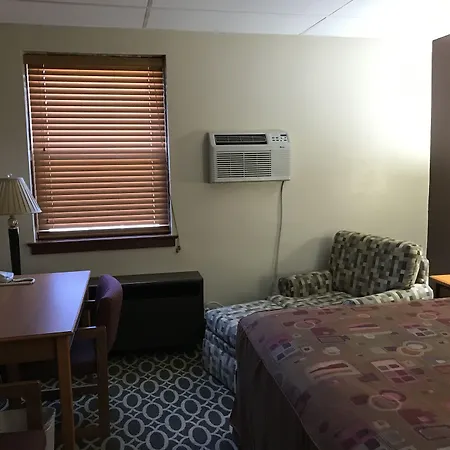 Budget Inn Marinette-3