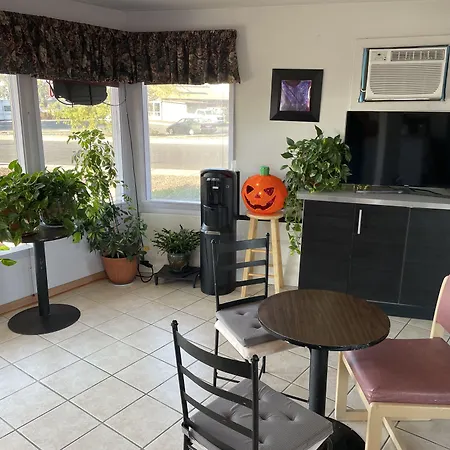 Motel Oasis-3