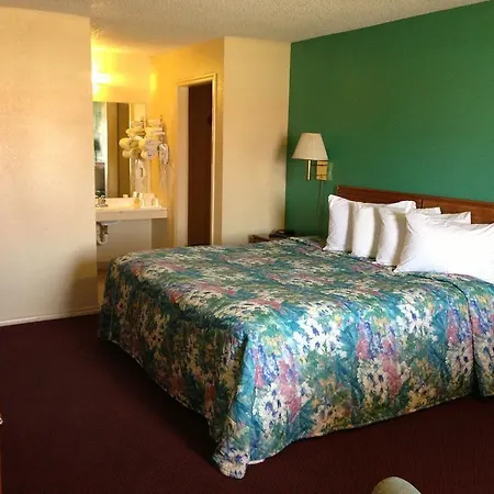 Super 7 Inn-Siloam Springs-2