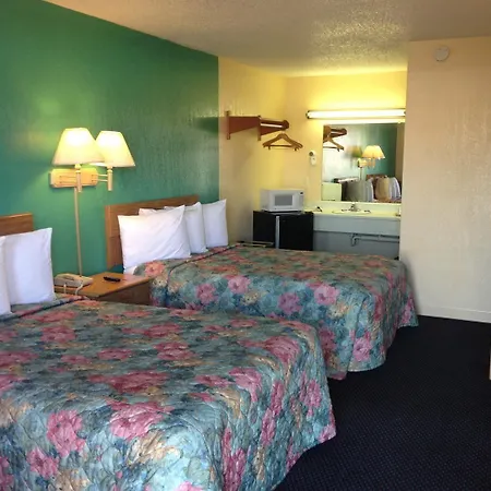 Super 7 Inn-Siloam Springs-3