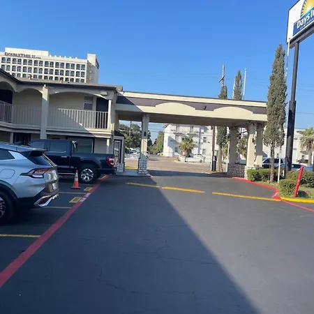 Days Inn By Wyndham Market Center Dallas Love Field-2
