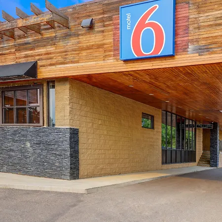 Motel 6 Brooks Ab-3