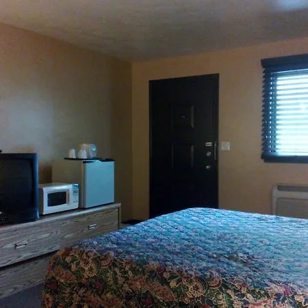 Colonial Inn Mercer-Grove City-2