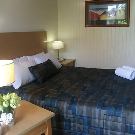 Parkwood Motel & Apartments-2