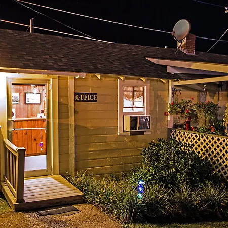 Half Moon Motel & Cottages-2