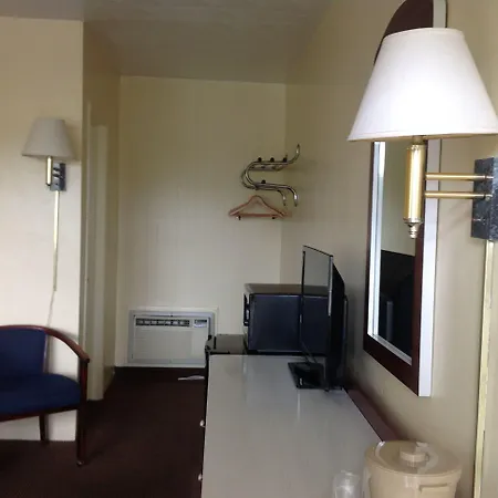 Economy Inn Okeechobee-2