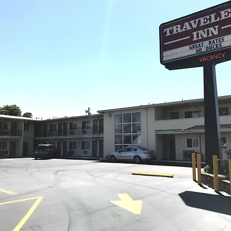 Travelers Inn Eugene University-2