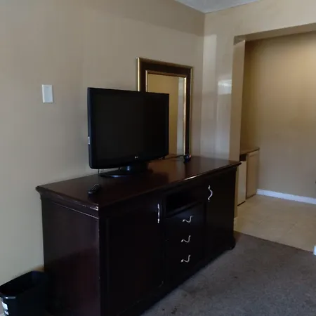 Budget Lodge Mount Dora-3