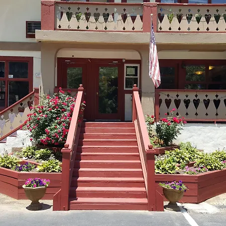 Riverbend Motel & Cabins-3