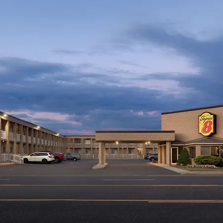 Super 8 By Wyndham Windsor/Dougall-3