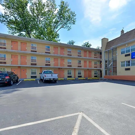 Media Inn & Suites-3