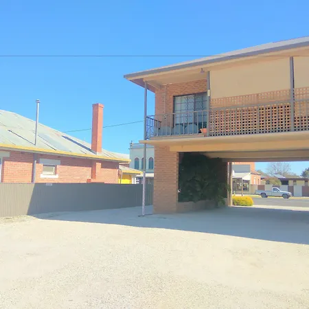 Holbrook Town Centre Motor Inn-3