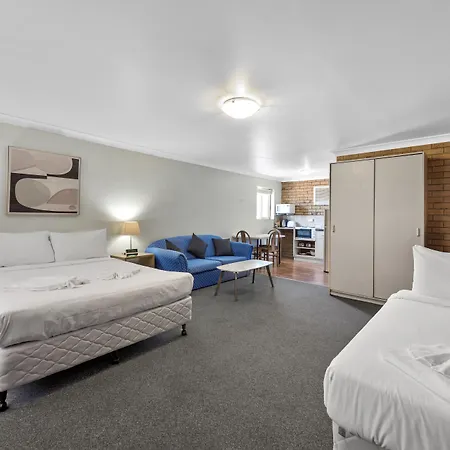 Paramount Motel-2
