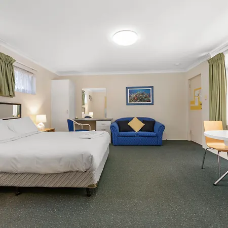 Paramount Motel-2