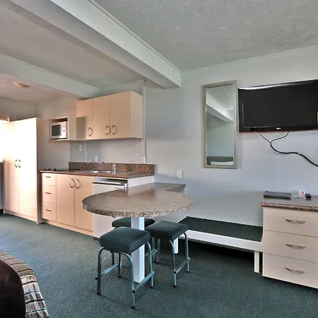 Edgewater Motor Lodge-3