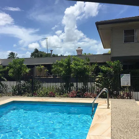 Country Plaza Motor Inn-3
