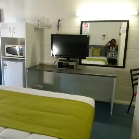 Azalea Motel - Under New Management-3