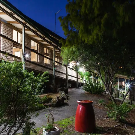 Farnham Court Motel And Restaurant-3