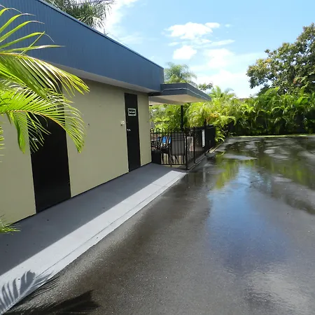 Golden Palms Motor Inn-2