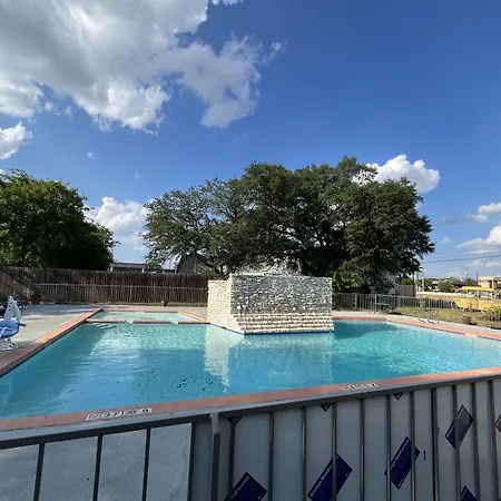 Mid Towne Inn & Suites-2