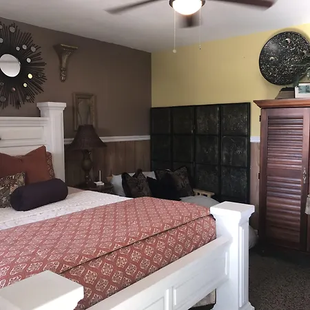 Shamrock Cove Inn-2