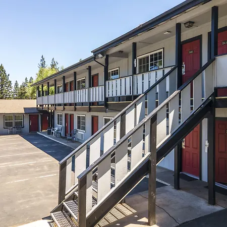 Charm Motel & Suites-3