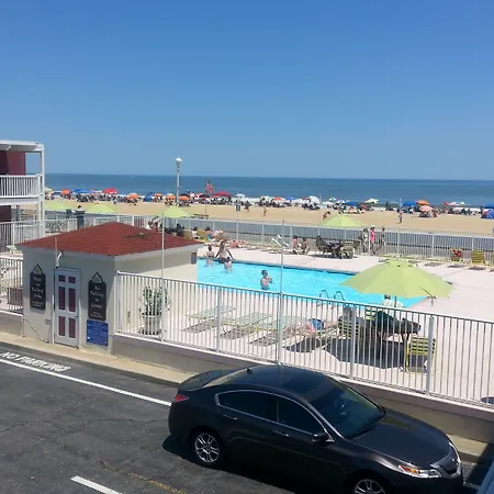 Fish Tales Boardwalk Inn & Ocean Mecca Motel-2