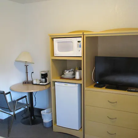 Lazy J Motel-2
