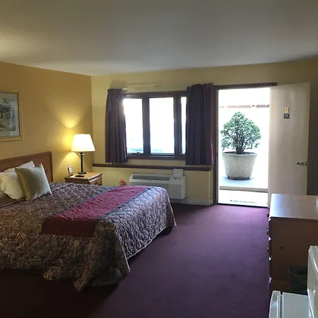 Midway Inn & Suites-2