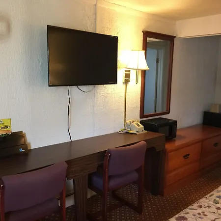 Economy Inn Bloomington-3