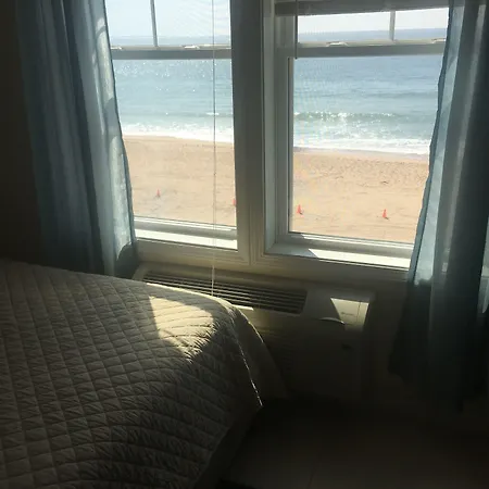 Misquamicut Beach Front Inn-3