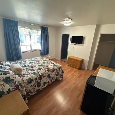 Travelers Motel-2