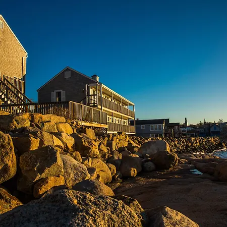 Bearskin Neck Motor Lodge-2