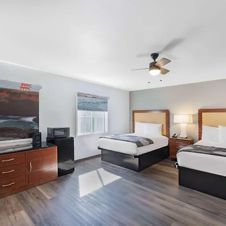 Oceanside Inn & Suites, A Days Inn By Wyndham-2