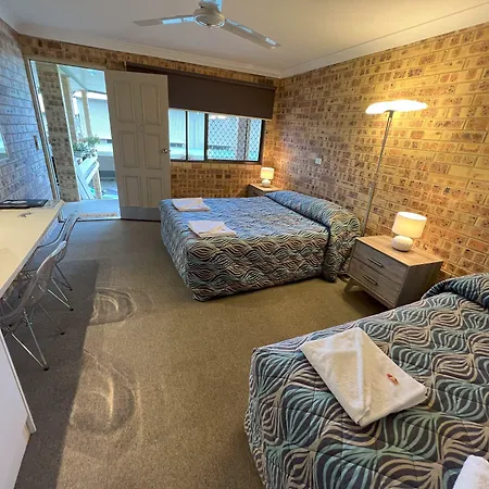 Golden Beach Motor Inn, Caloundra-2